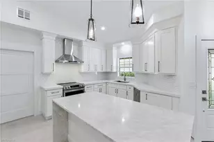 116 Fountain Cir, Naples, FL 34119 - Photo 9