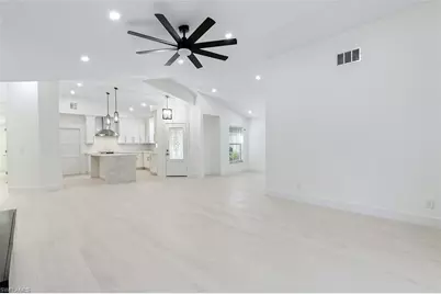 116 Fountain Cir, Naples, FL 34119 - Photo 21