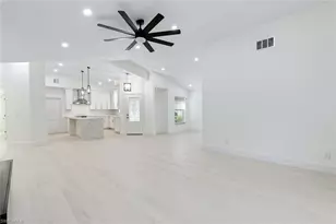 116 Fountain Cir, Naples, FL 34119 - Photo 21