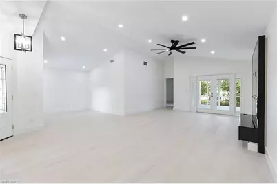 116 Fountain Cir, Naples, FL 34119 - Photo 19