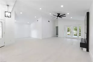 116 Fountain Cir, Naples, FL 34119 - Photo 19