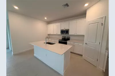 3917 Passion Vine Dr, Alva, FL 33920 - Photo 3