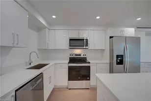 1379 Chesapeake Ave, Naples, FL 34102 - Photo 9
