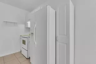 4617 Bayshore Dr, Naples, FL 34112 - Photo 7