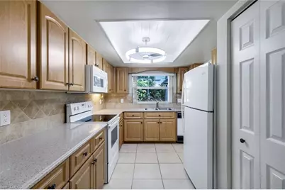 6302 Hofstra Ct W, Fort Myers, FL 33919 - Photo 9