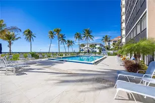 10475 Gulf Shore Dr, Naples, FL 34108 - Photo 27