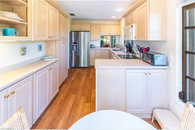 522 Beachwalk Cir, Naples, FL 34108 - Photo 11