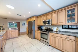 216 Willoughby Dr, Naples, FL 34110 - Photo 9