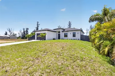 4226 NE 23rd Pl, Cape Coral, FL 33909 - Photo 3