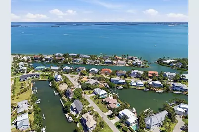 1748 Jewel Box Dr, Sanibel, FL 33957 - Photo 3