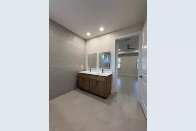 538 37th Ave NE, Naples, FL 34120 - Photo 5
