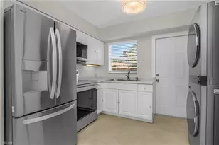 1015 10th Ave N, Naples, FL 34102 - Photo 11