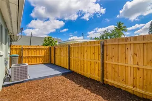 1015 10th Ave N, Naples, FL 34102 - Photo 5