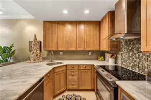 3310 Europa Dr, Naples, FL 34105 - Photo 7