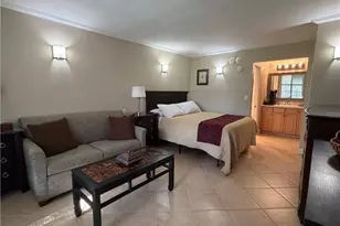 2555 Tamiami Trl N, Naples, FL 34103 - Photo 3