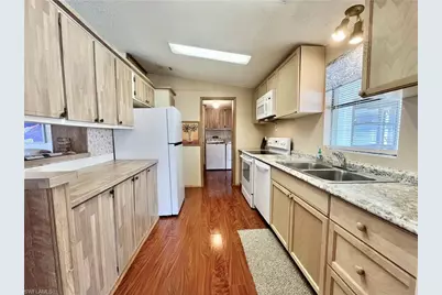 573 Cape Florida Ln, Naples, FL 34104 - Photo 5