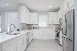 8013 Calle Canovas Ct, Naples, FL 34114 - Photo 11