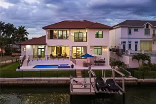 388 Pine Ave, Naples, FL 34108 - Photo 7