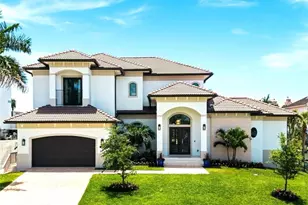 388 Pine Ave, Naples, FL 34108 - Photo 1