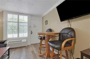 2555 Tamiami Trl N, Naples, FL 34103 - Photo 5