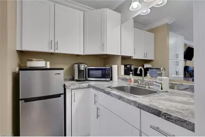 2555 Tamiami Trl N #115, Naples, FL 34103 - Photo 17