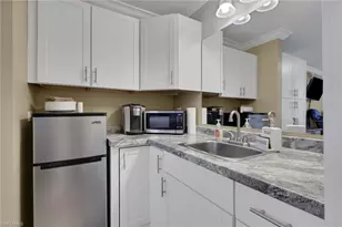 2555 Tamiami Trl N, Naples, FL 34103 - Photo 17