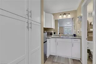 2555 Tamiami Trl N, Naples, FL 34103 - Photo 15