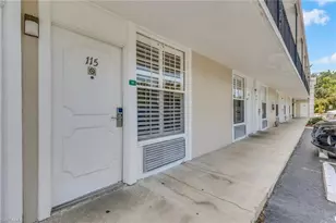 2555 Tamiami Trl N, Naples, FL 34103 - Photo 3