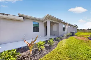 20559 Hazelnut Ct S, Lehigh Acres, FL 33976 - Photo 3