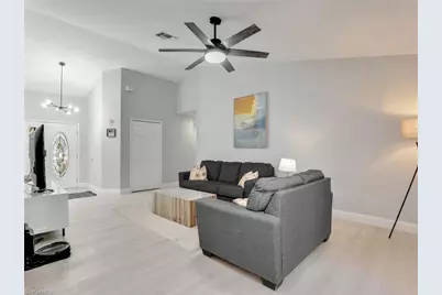2554 Outrigger Ln, Naples, FL 34104 - Photo 9