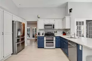2554 Outrigger Ln, Naples, FL 34104 - Photo 13