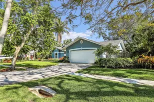 2554 Outrigger Ln, Naples, FL 34104 - Photo 3