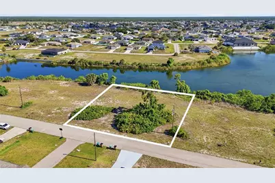 527 NW 24th Ter, Cape Coral, FL 33993 - Photo 3