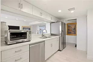 5550 Heron Point Dr, Naples, FL 34108 - Photo 9