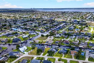 3813 SE 12th Pl, Cape Coral, FL 33904 - Photo 25