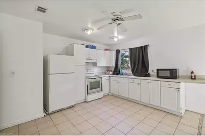 4077 S Edgewater Cir, Labelle, FL 33935 - Photo 9