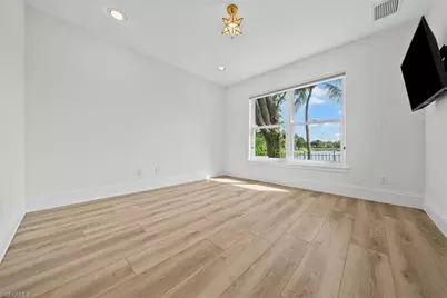7985 Beaumont Ct, Naples, FL 34109 - Photo 27