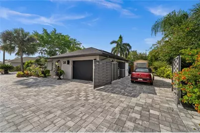 38 Willoughby Dr, Naples, FL 34110 - Photo 9
