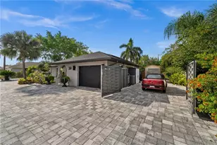38 Willoughby Dr, Naples, FL 34110 - Photo 9