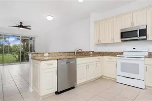 880 Hampton Cir, Naples, FL 34105 - Photo 7