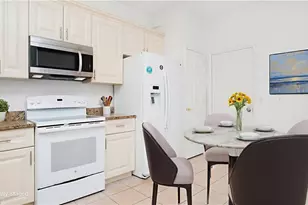 880 Hampton Cir, Naples, FL 34105 - Photo 5