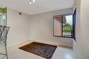 124 Cypress Way E, Naples, FL 34110 - Photo 5