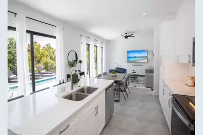 3015 Karen Dr, Naples, FL 34112 - Photo 5