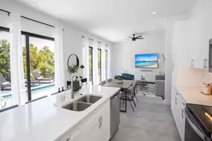 3015 Karen Dr, Naples, FL 34112 - Photo 5