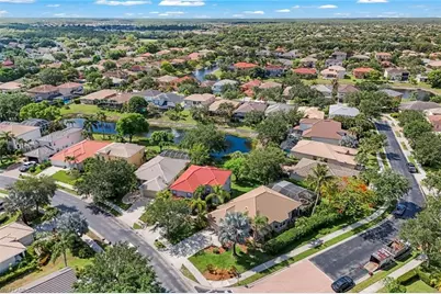 8241 Laurel Lakes Blvd, Naples, FL 34119 - Photo 11