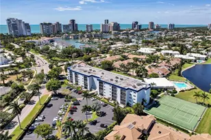 555 Park Shore Dr, Naples, FL 34103 - Photo 29