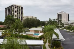 10682 Gulf Shore Dr, Naples, FL 34108 - Photo 17