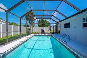 1195 14th Ave N, Naples, FL 34102 - Photo 3