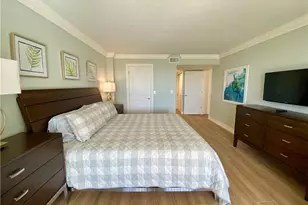 10851 Gulf Shore Dr, Naples, FL 34108 - Photo 11