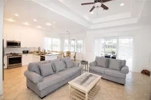 4388 Pomarine Ct, Naples, FL 34119 - Photo 11